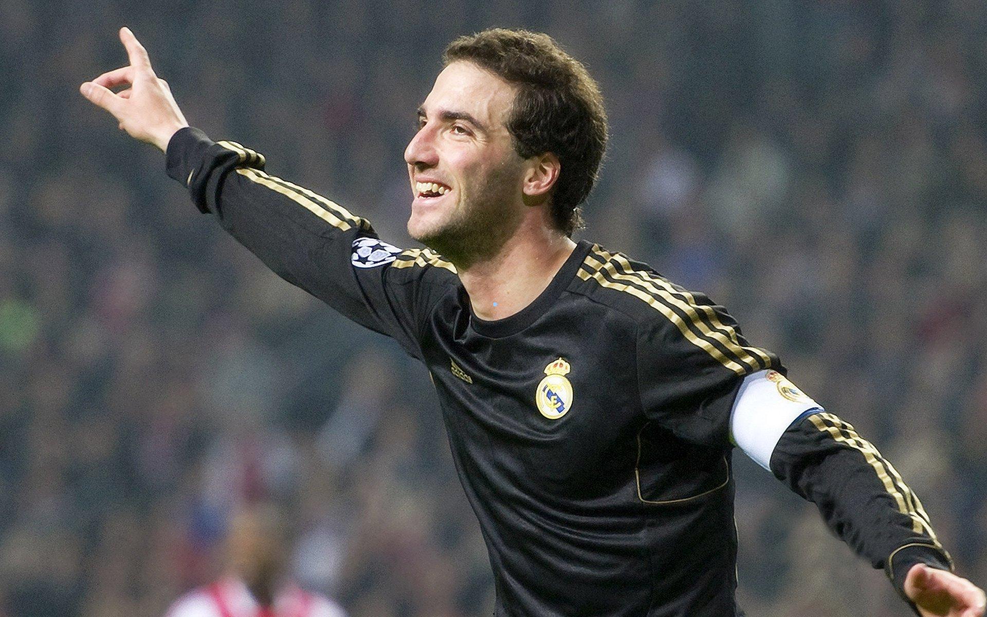 新锐摩根-罗杰斯表现抢眼，贝林厄姆英格兰队中场席位遇挑战